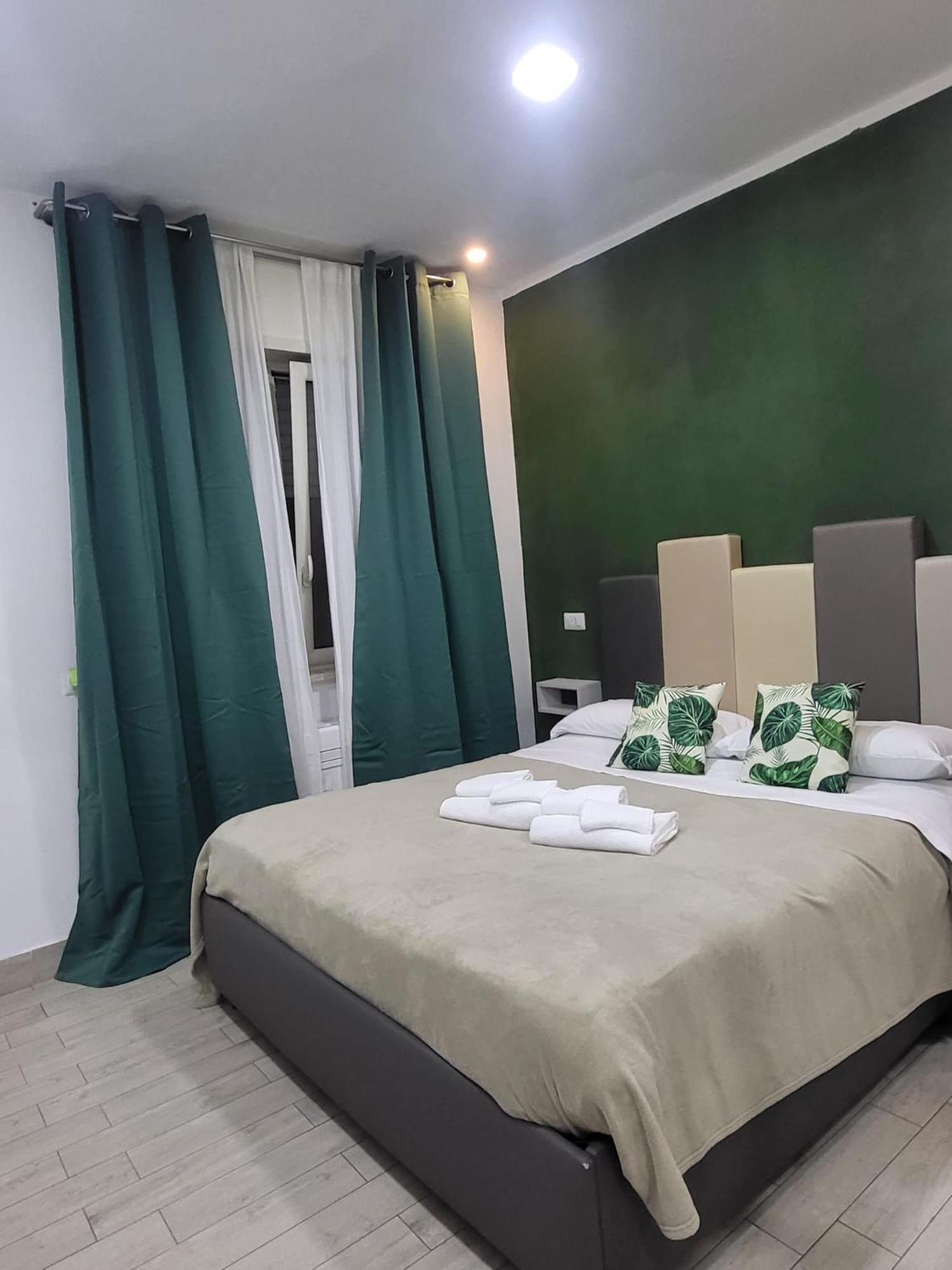 New Era Rooms Naples Luaran gambar