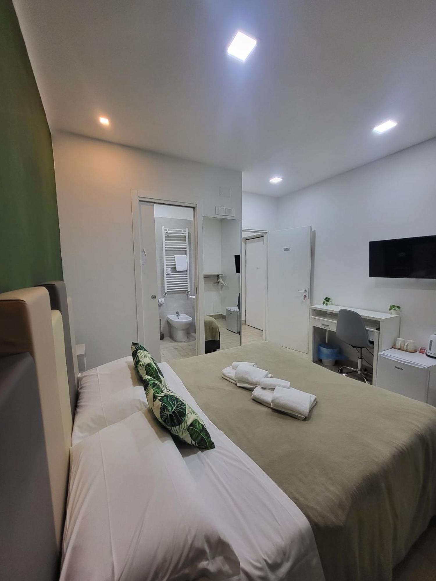 New Era Rooms Naples Luaran gambar