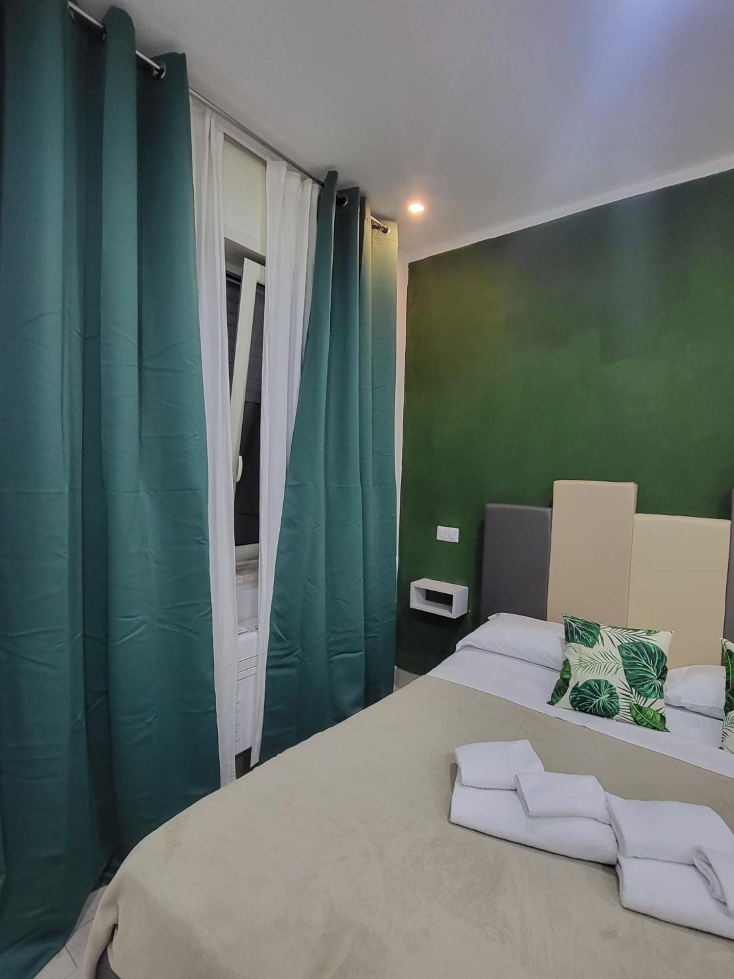 New Era Rooms Naples Luaran gambar